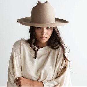 Gigi pip Ezra in Tan size 57